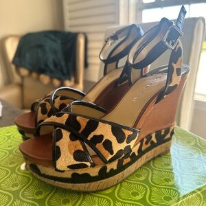 Gianni Bini Leopard Wedge Heel. Black/Natural Size: 7.5